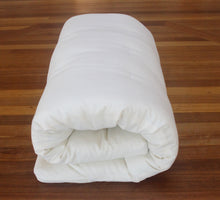 Load image into Gallery viewer, Our 7.5cm thickness is the Japanese traditional roll-up futon